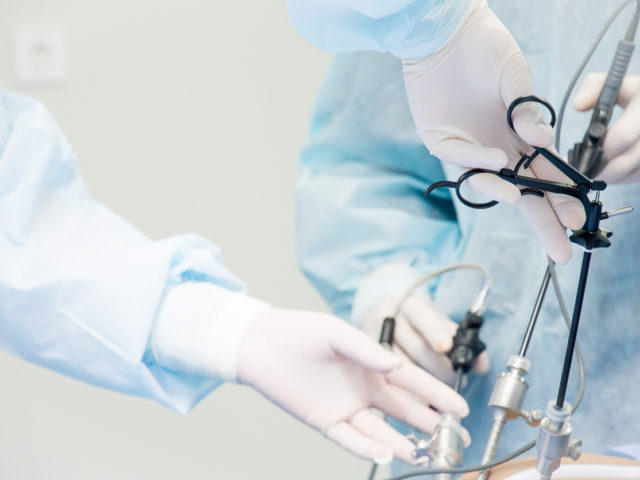 orthopedic surgeon performing minimally invasive surgery